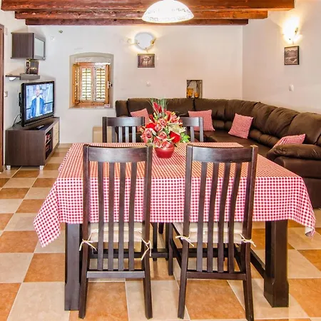 House Lazar *