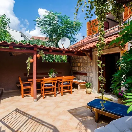 House Lazar